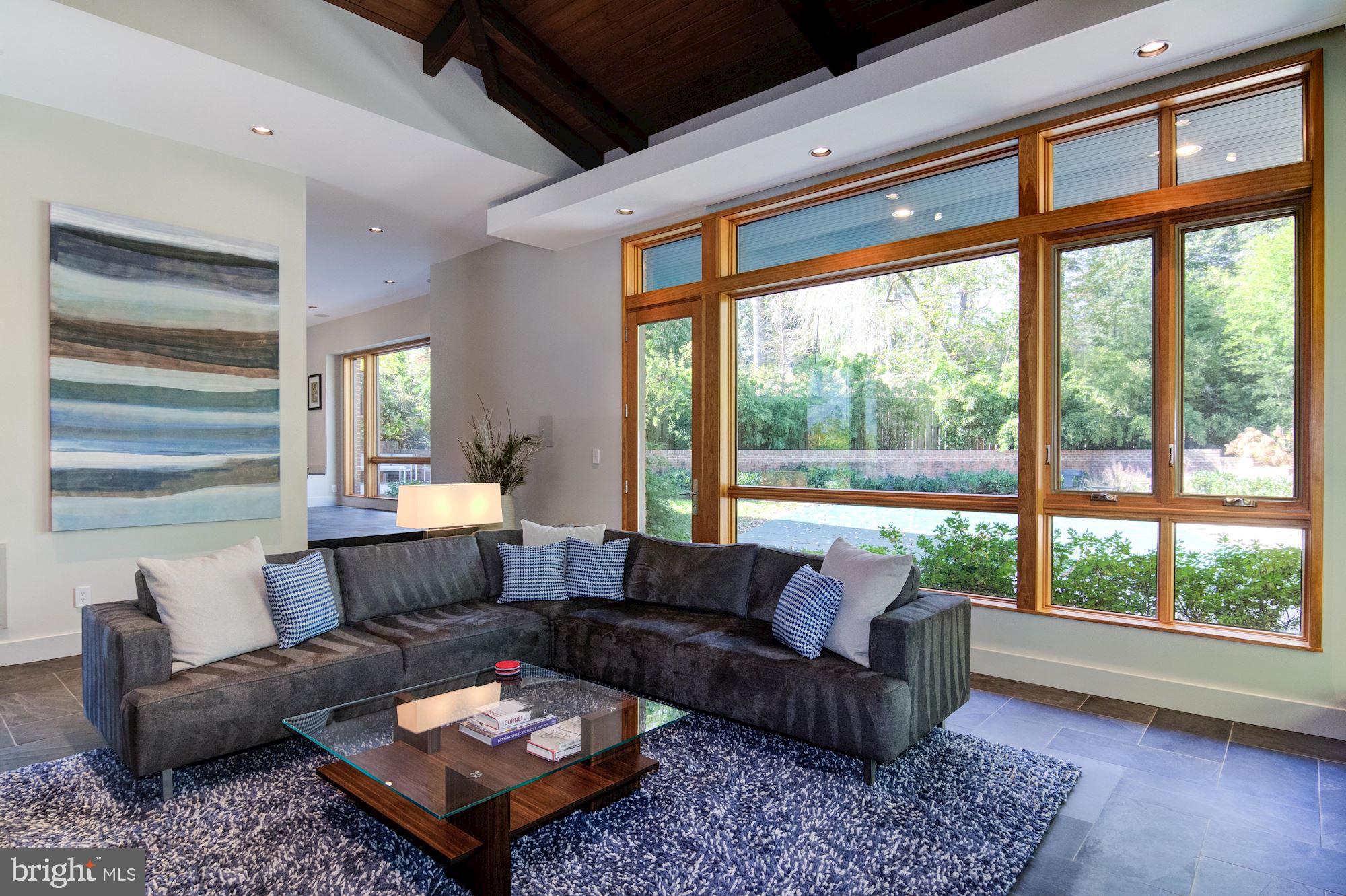 COUNTRY CLUB HILLS - Residential