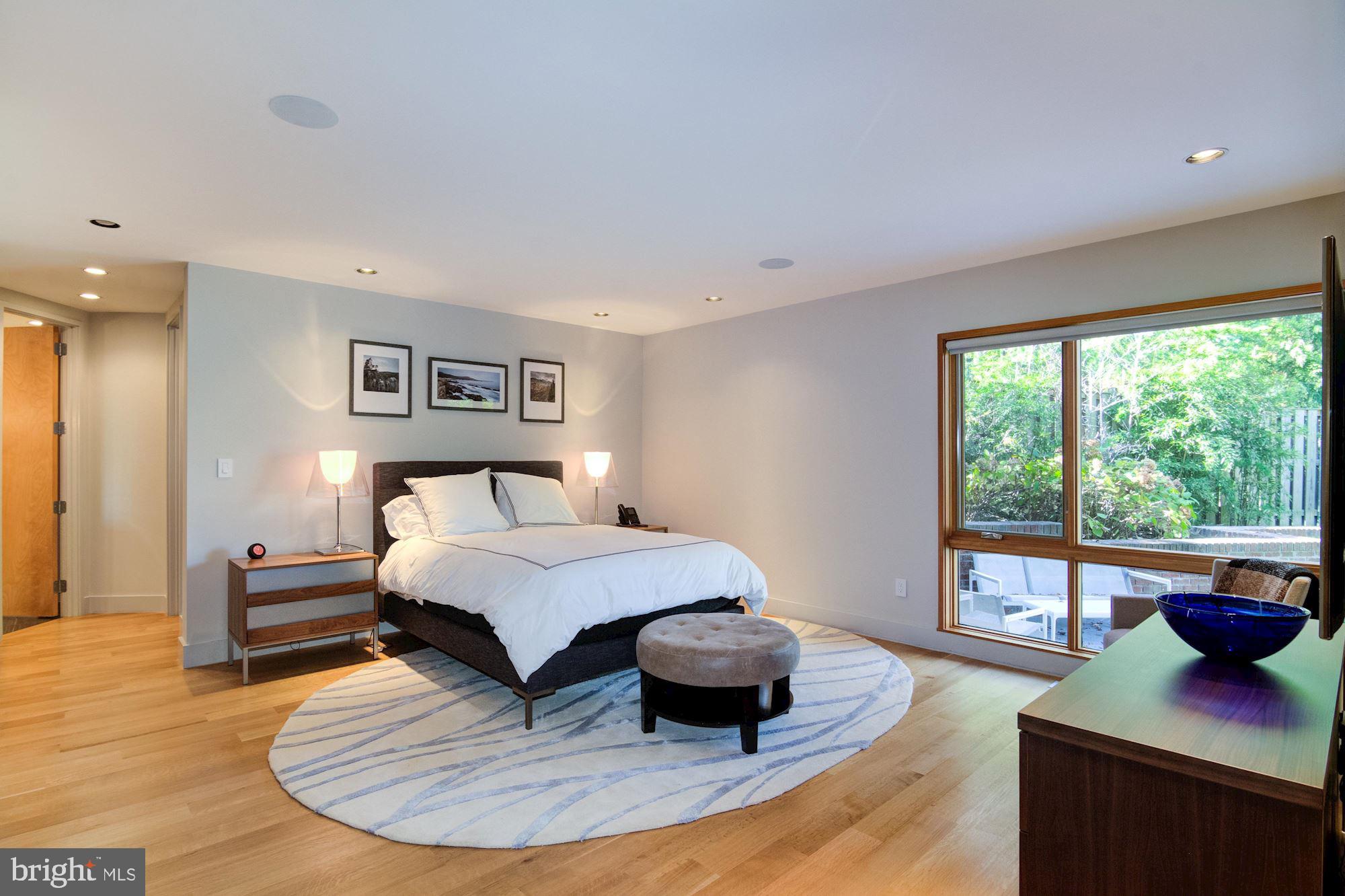 COUNTRY CLUB HILLS - Residential