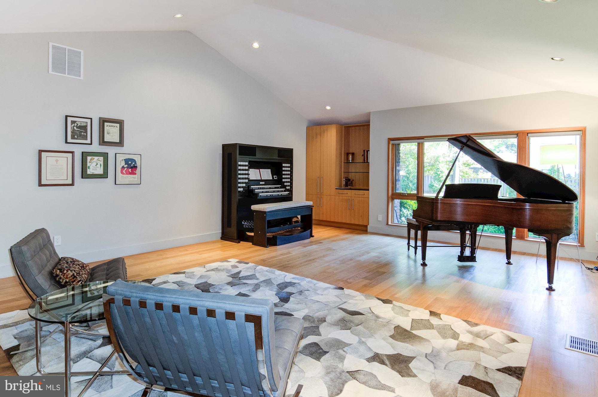 COUNTRY CLUB HILLS - Residential