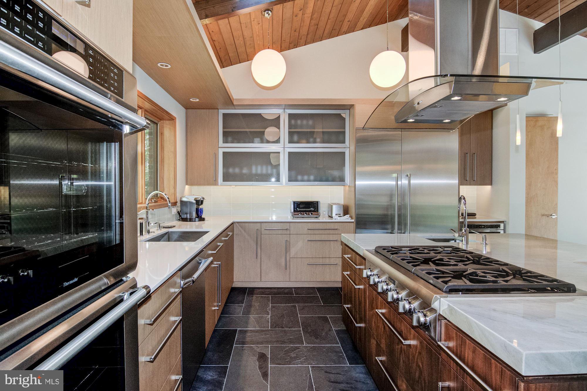 COUNTRY CLUB HILLS - Residential