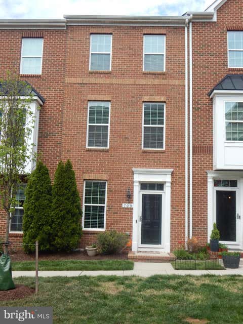 Townhouse For Sale - 709 S Macon Street<br/> BALTIMORE, MD 21224