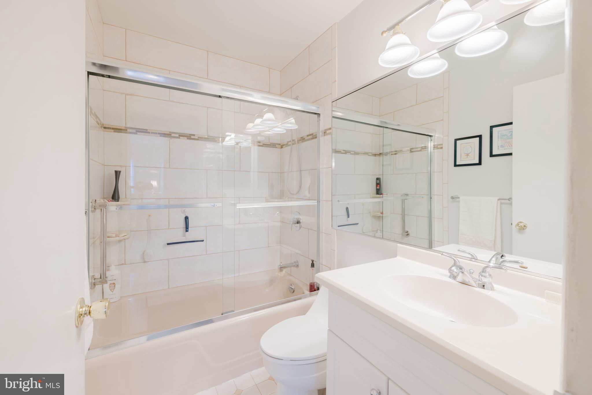 VILLAGE GREEN - Residential