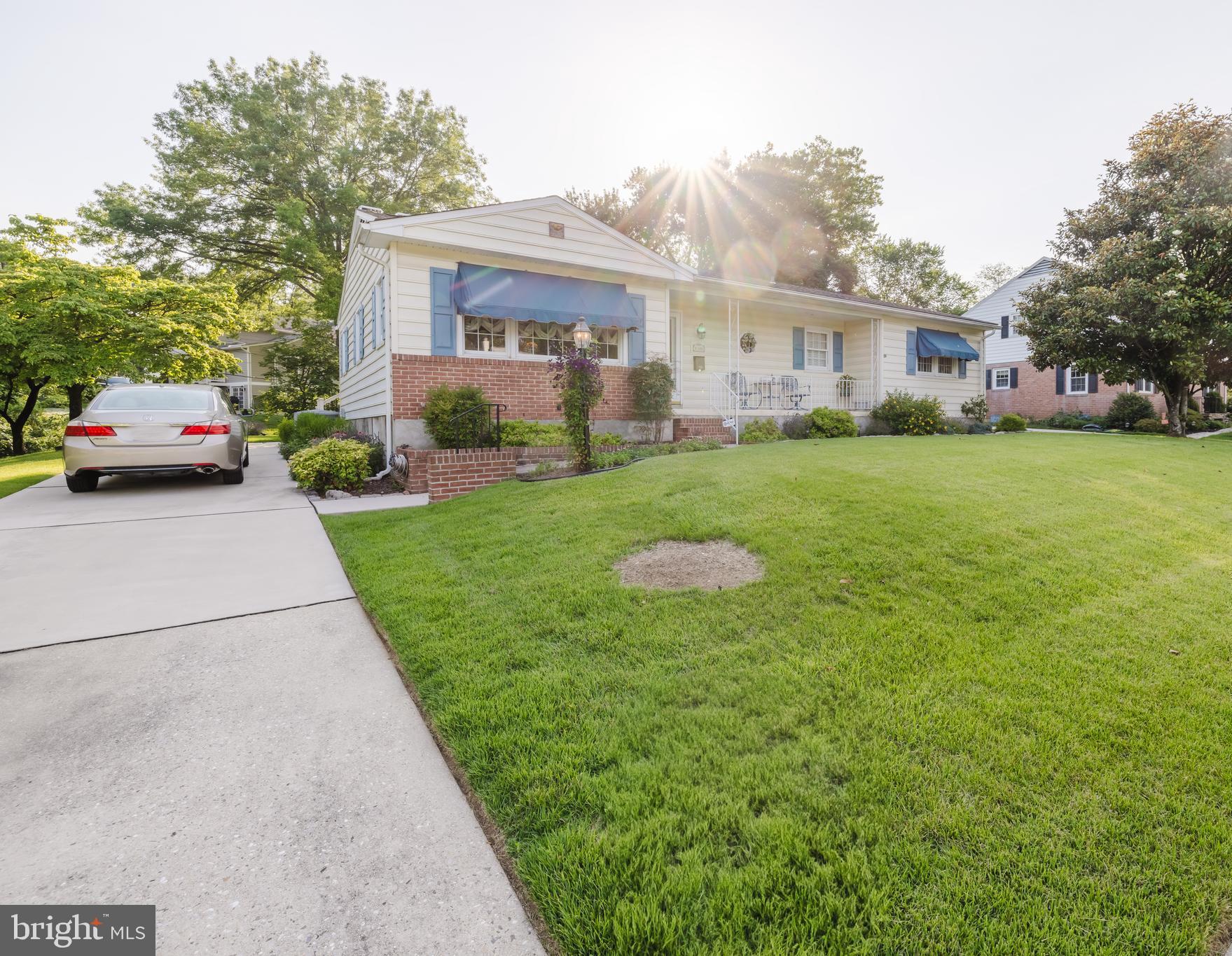 VILLAGE GREEN - Residential