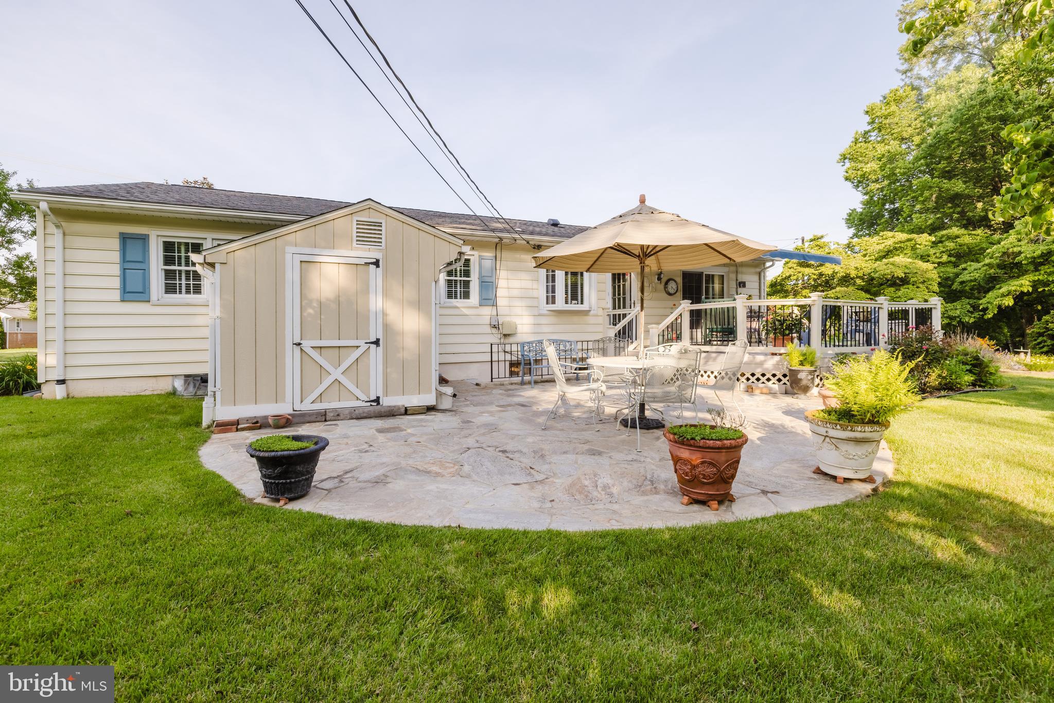 VILLAGE GREEN - Residential