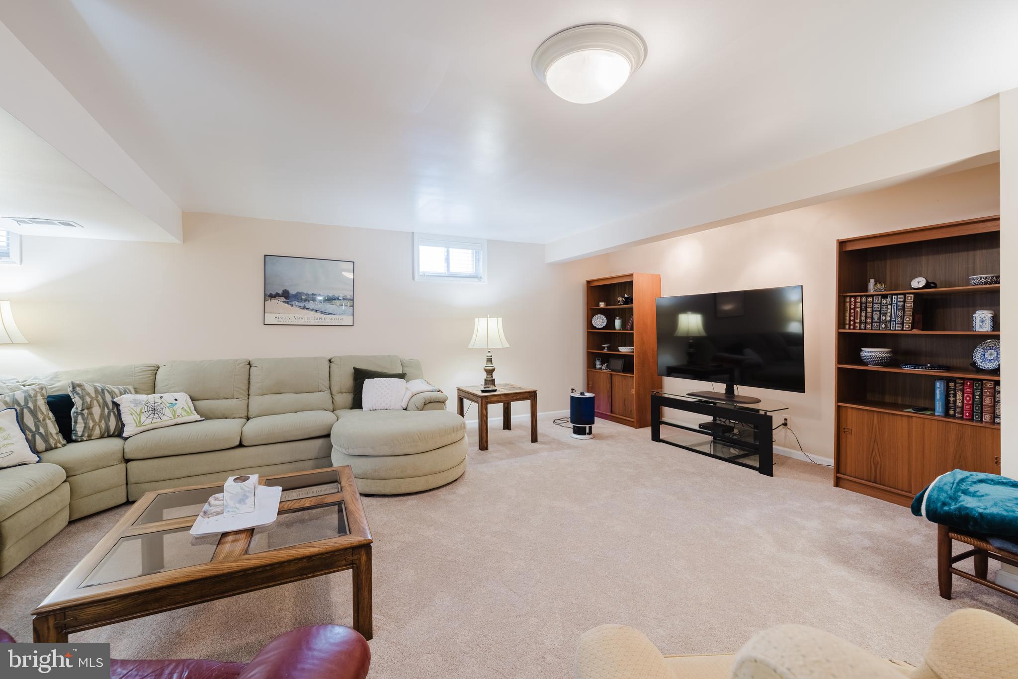 VILLAGE GREEN - Residential