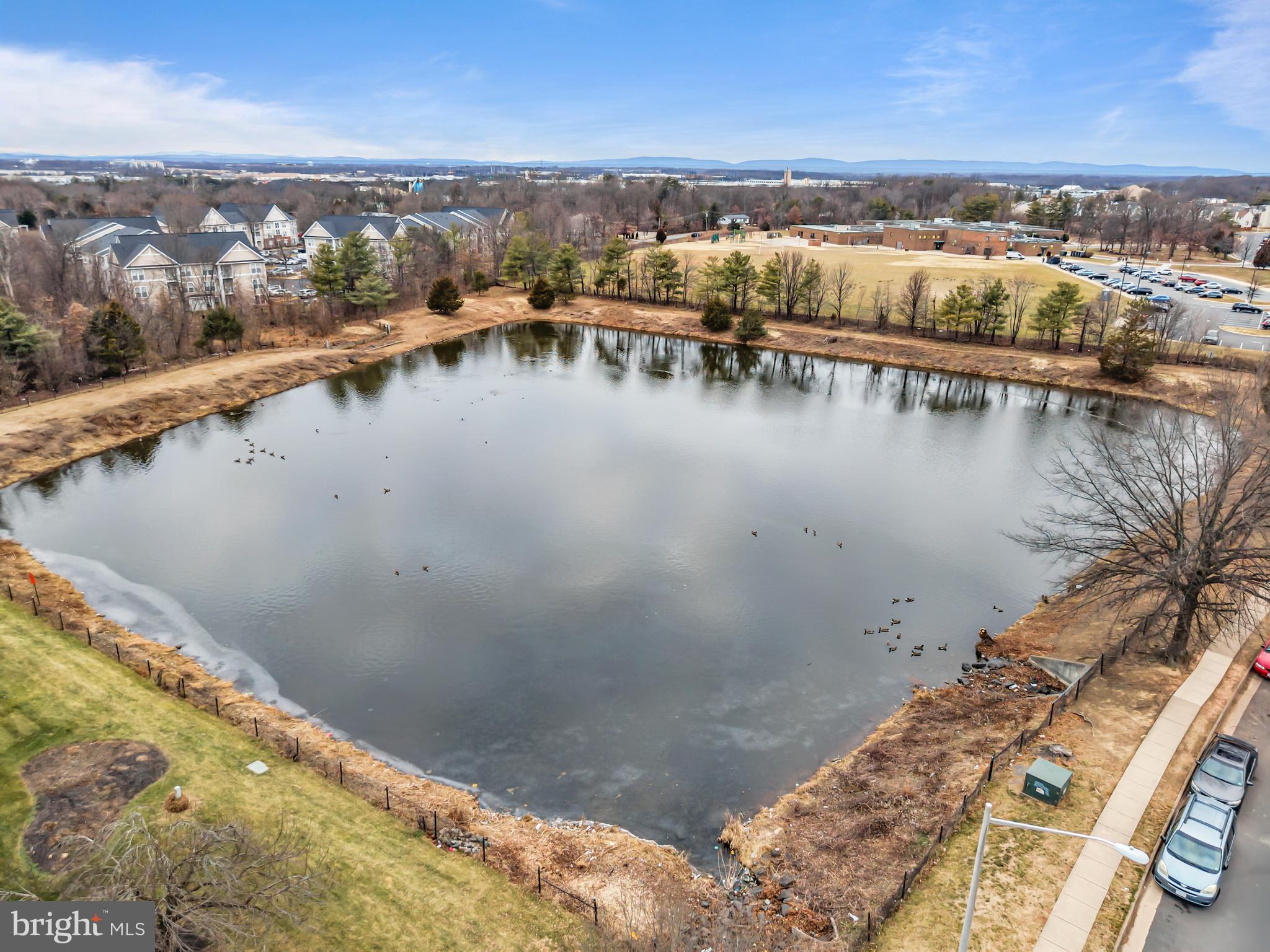 BULL RUN CONDO - Residential