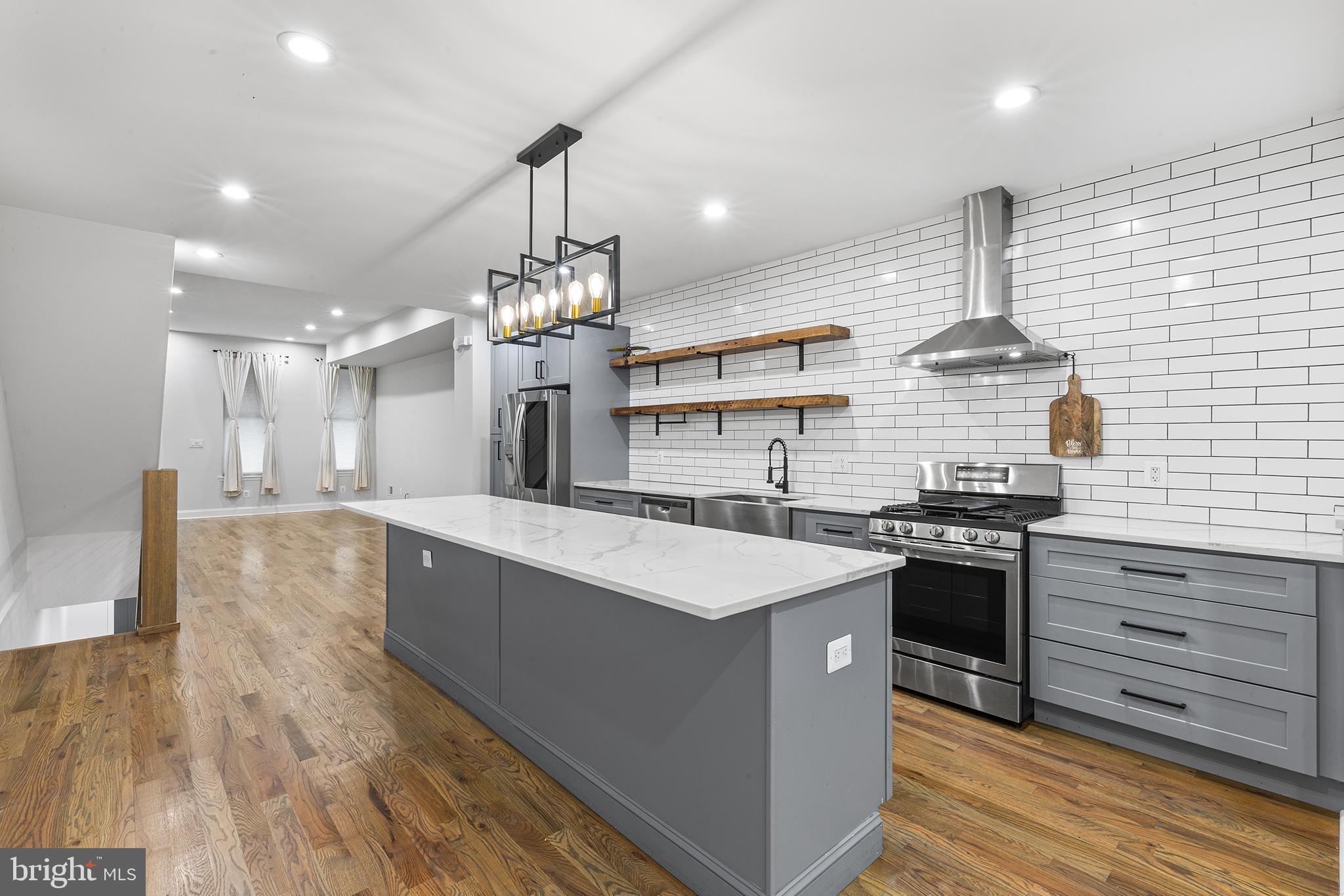 STRAWBERRY MANSION - Residential