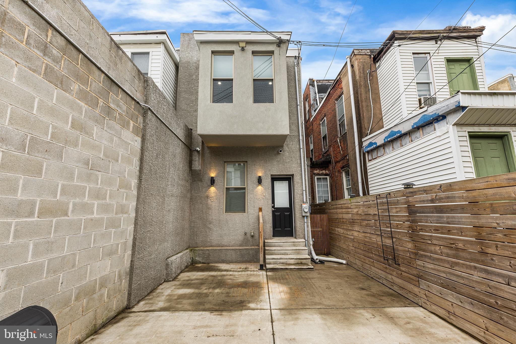 STRAWBERRY MANSION - Residential