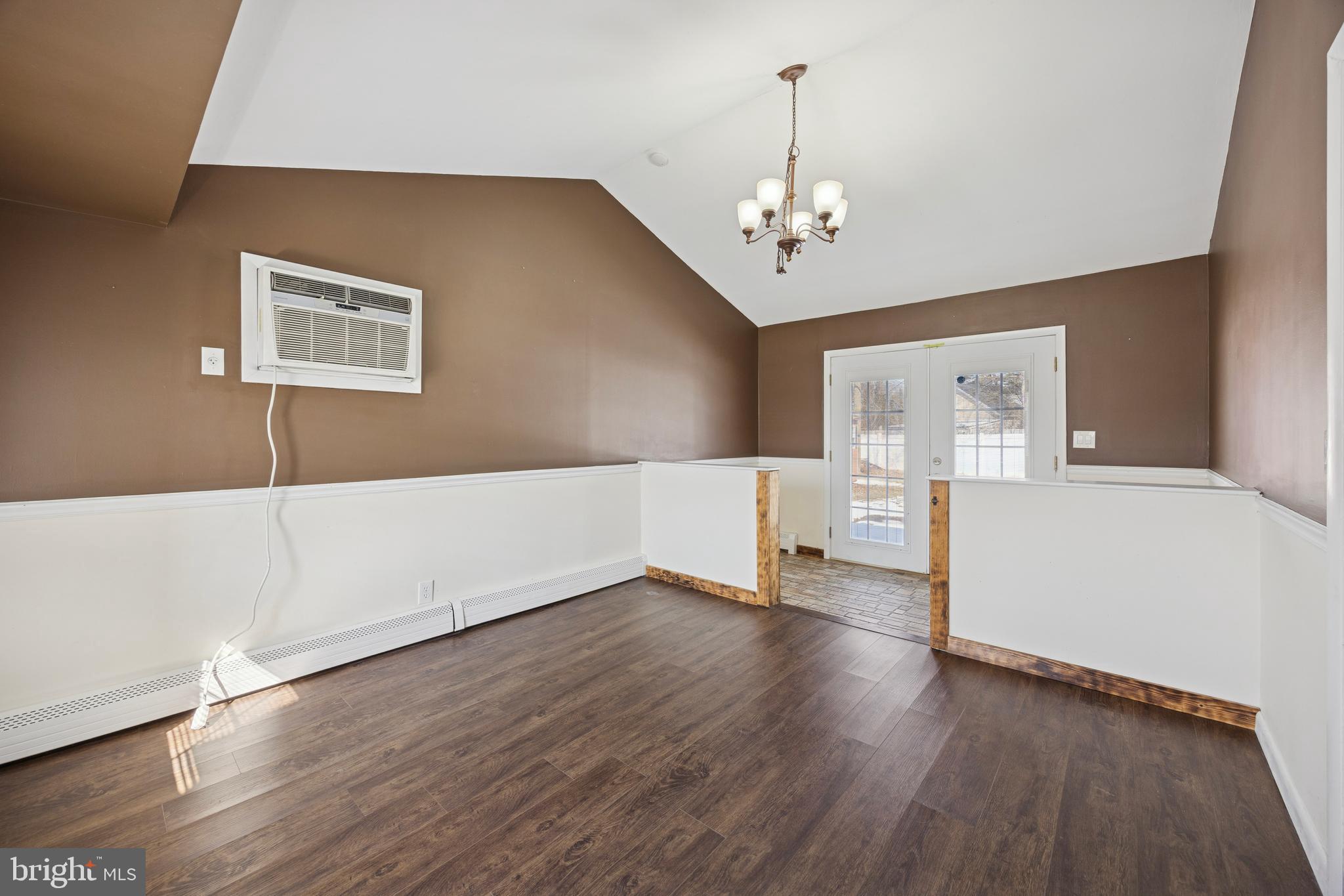 INDIAN CREEK - Residential