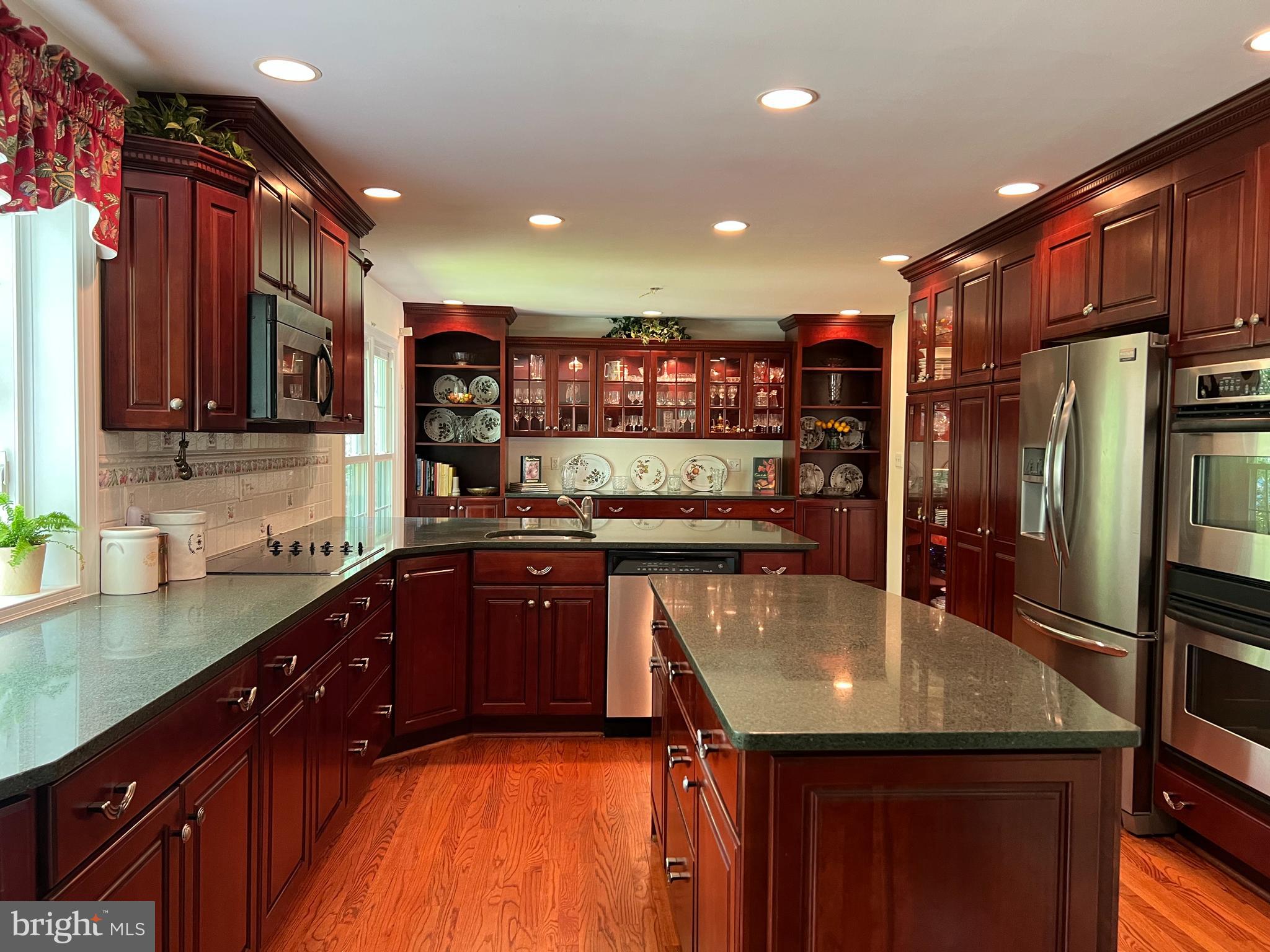 7006 MAPLE TREE LANE