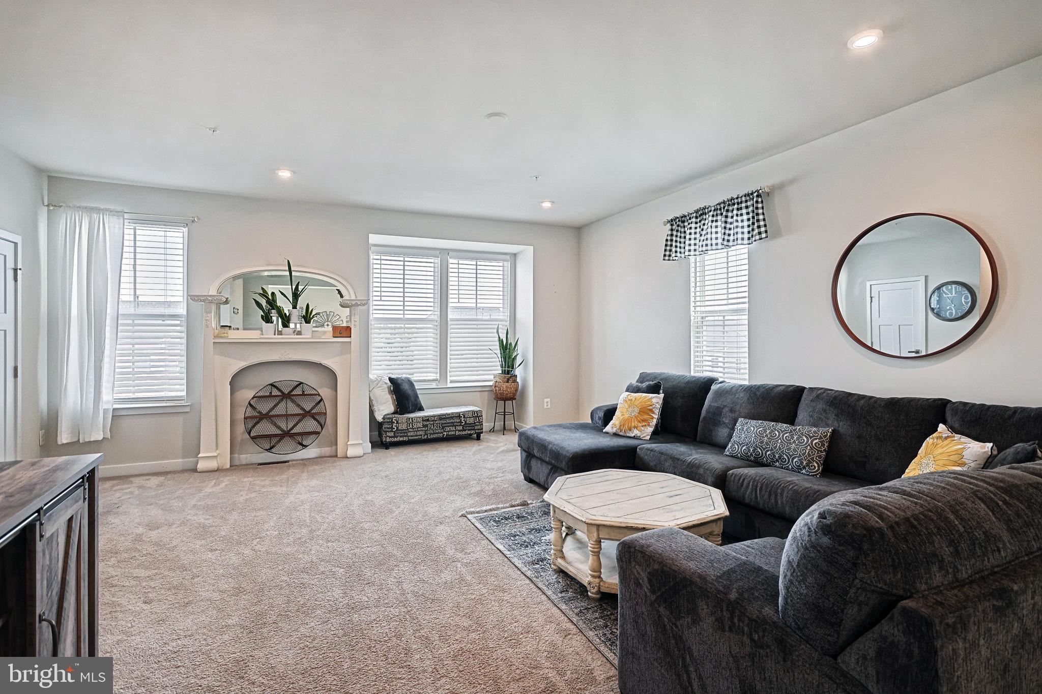 REGENTS GLEN TOWNHOME - Residential