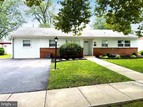 Photo of 1702 5th Avenue, YORK, PA 17403 (MLS # PAYK2109642)