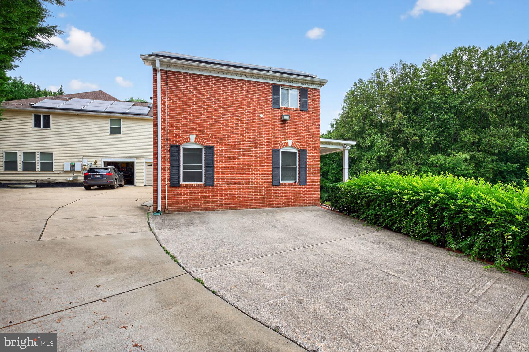 DAMASCUS OUTSIDE - Residential Lease