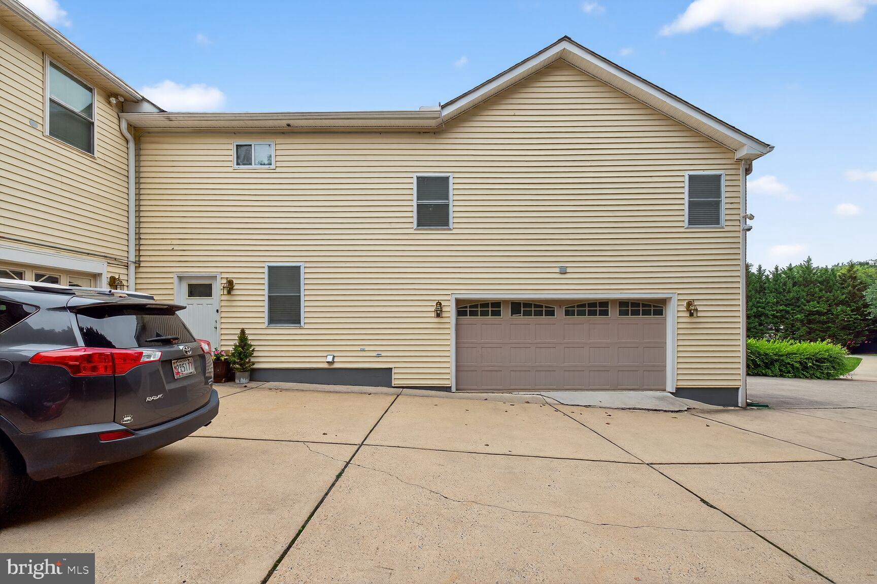 DAMASCUS OUTSIDE - Residential Lease