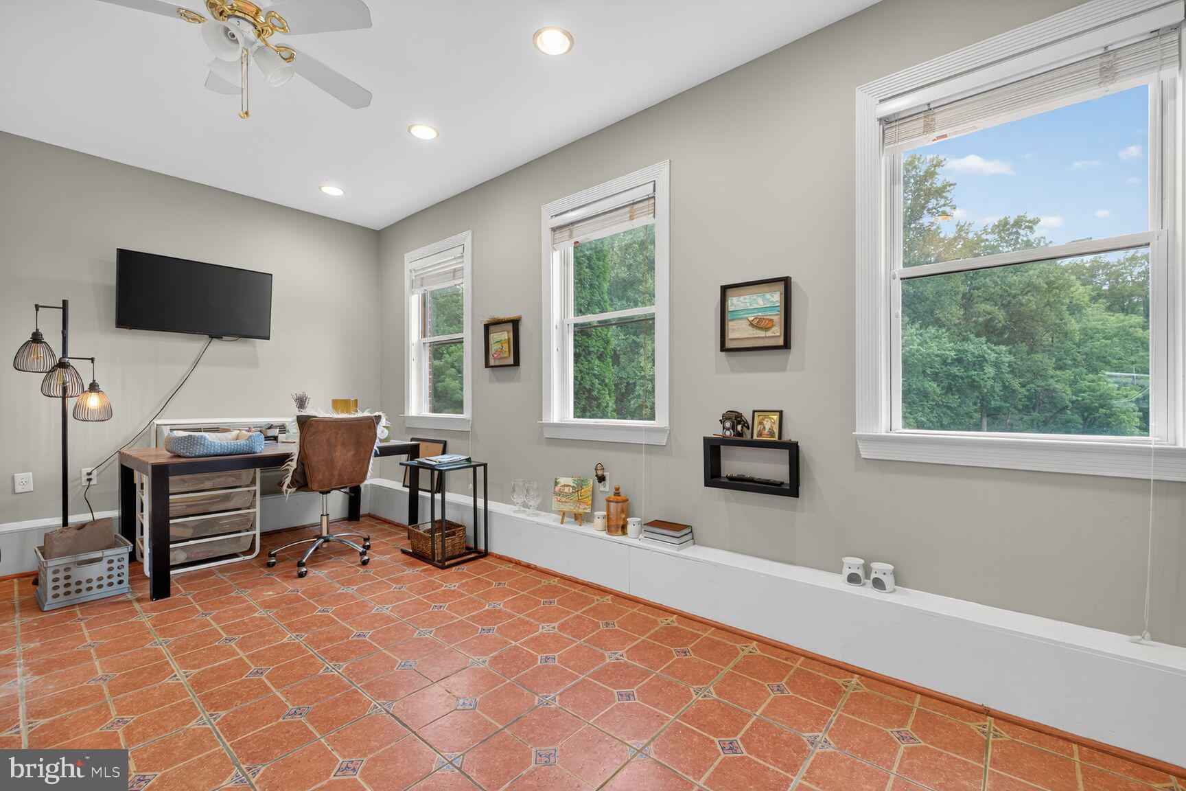 DAMASCUS OUTSIDE - Residential Lease