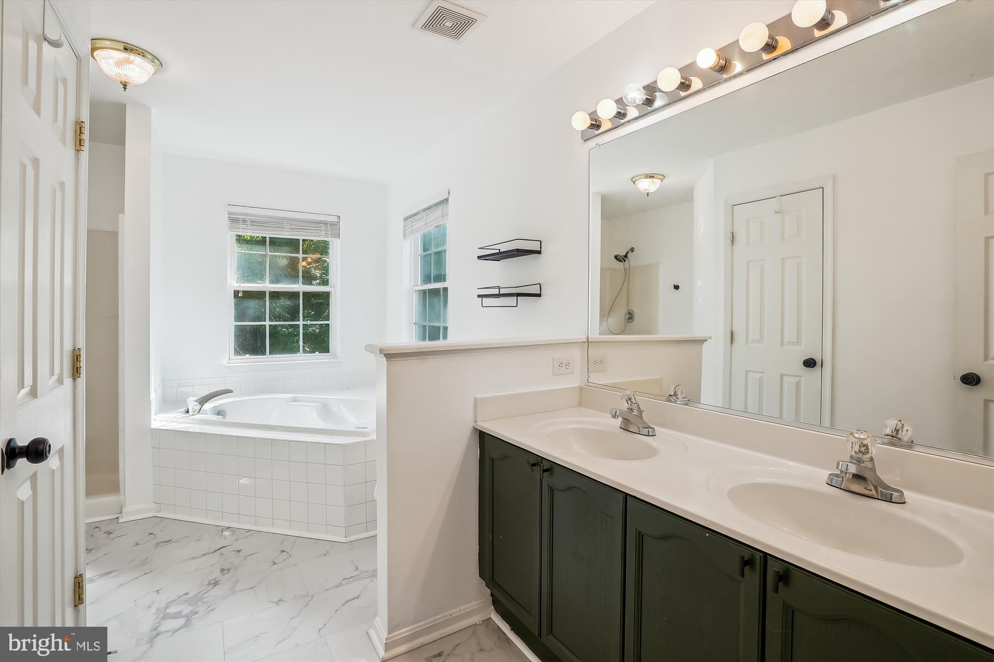 STAFFORD LAKES VILLAGE - Residential Lease