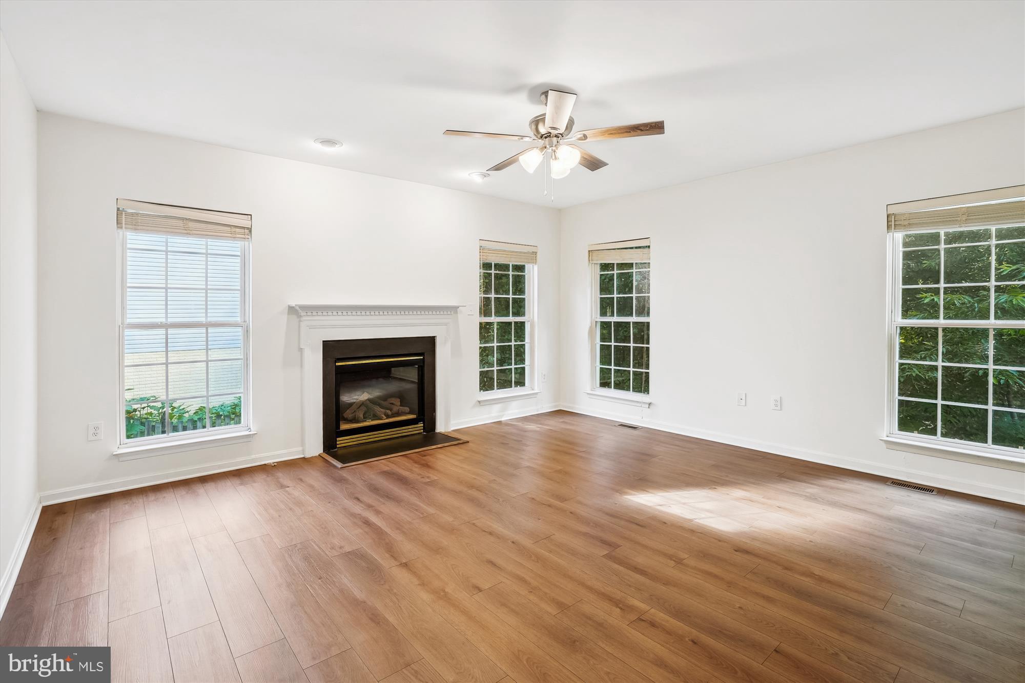 STAFFORD LAKES VILLAGE - Residential Lease