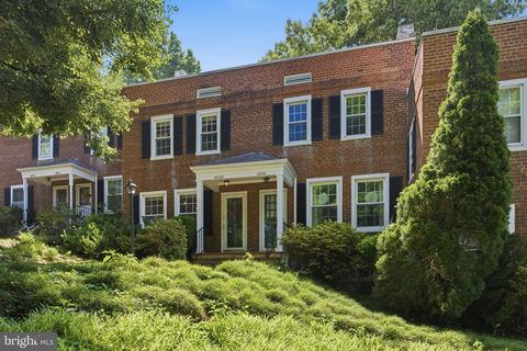 Photo of 4892 28th Street S, ARLINGTON, VA 22206 (MLS # VAAR2073496)