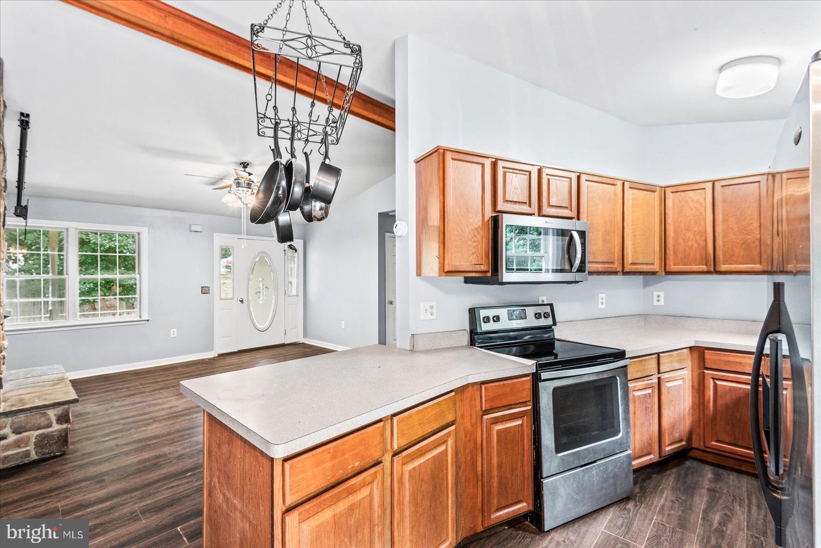 STRATFORD HALL - Residential