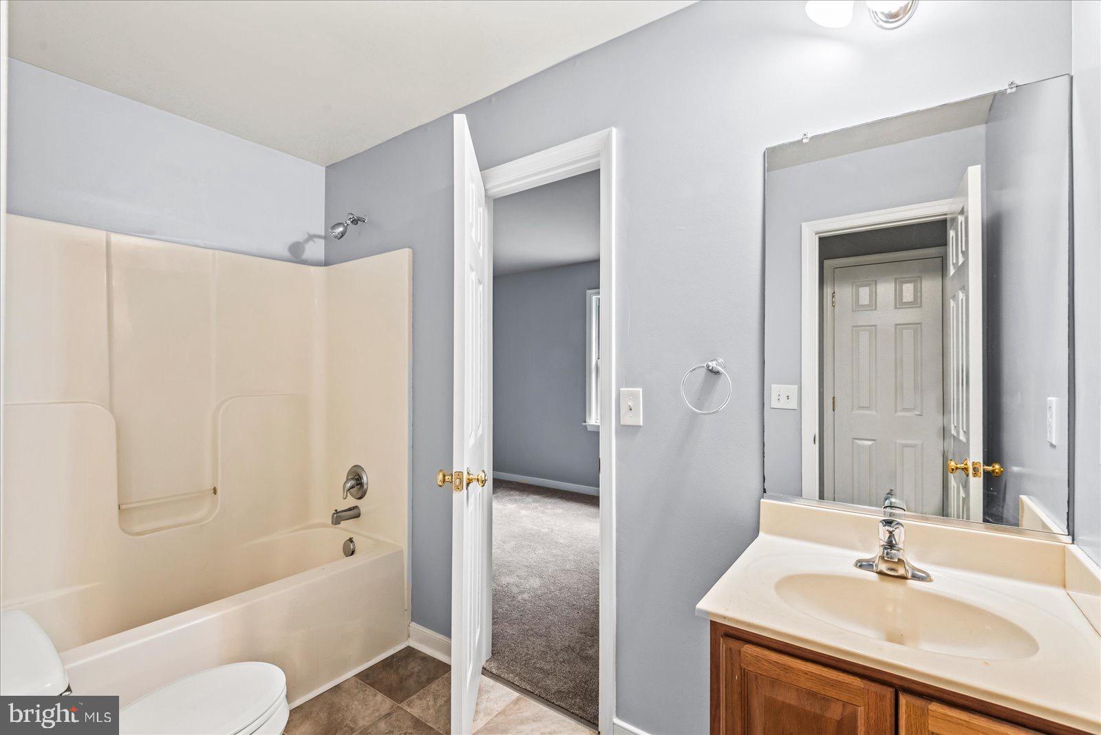 STRATFORD HALL - Residential