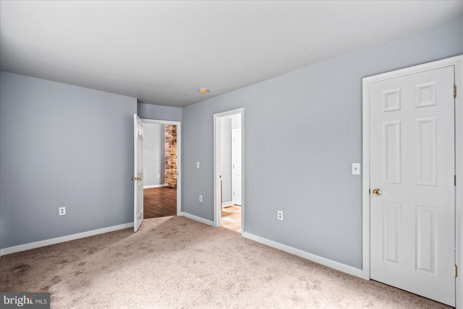 STRATFORD HALL - Residential