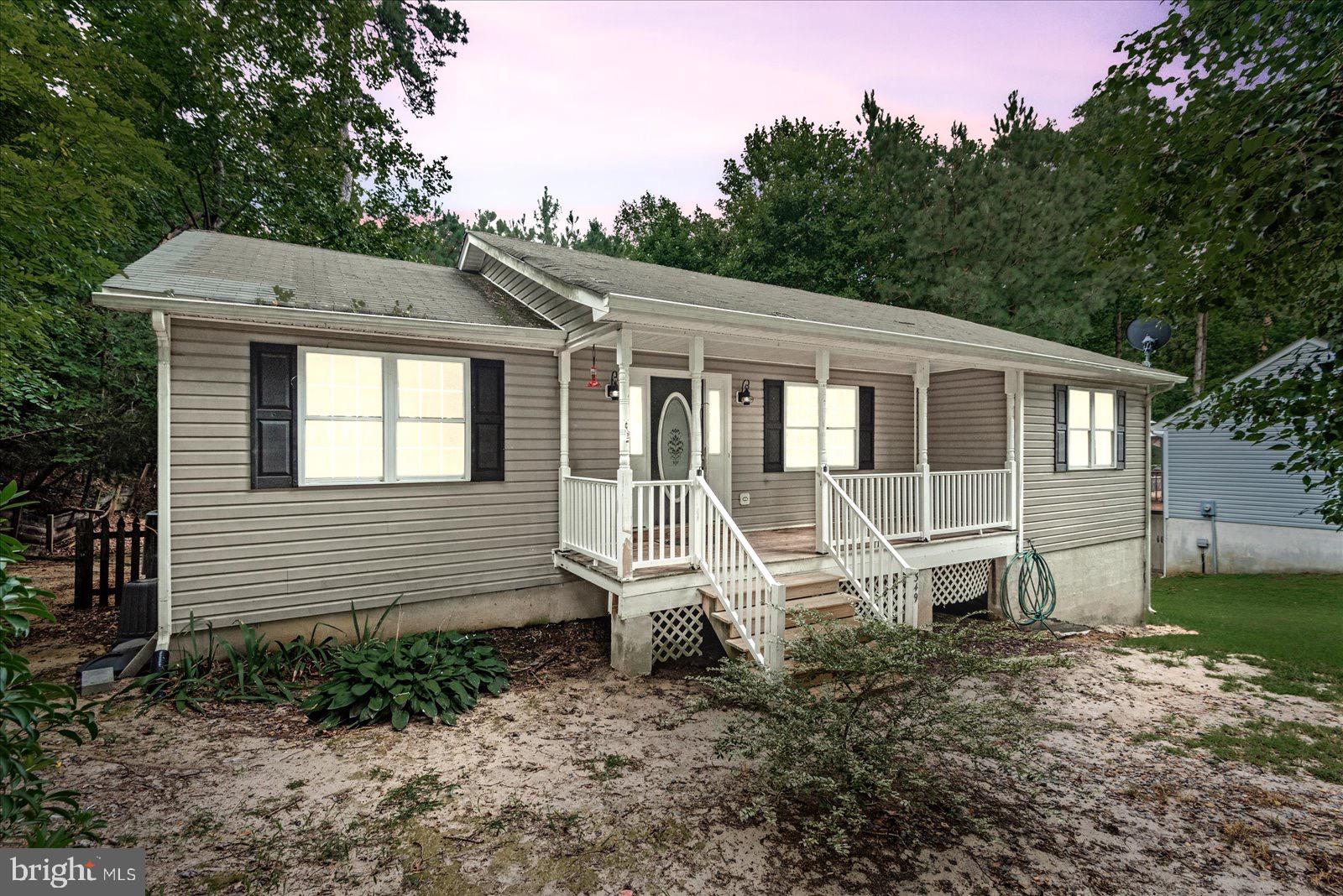 STRATFORD HALL - Residential