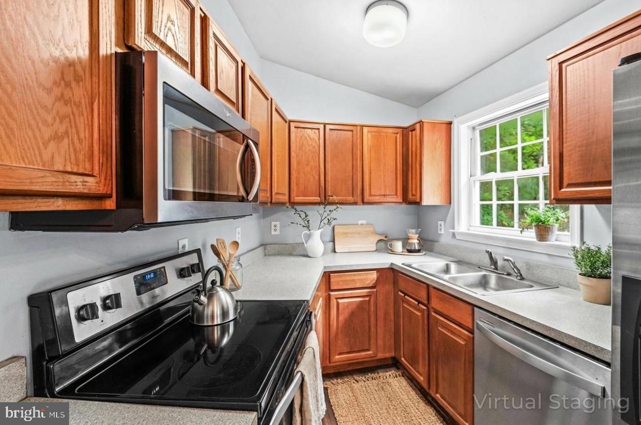 STRATFORD HALL - Residential