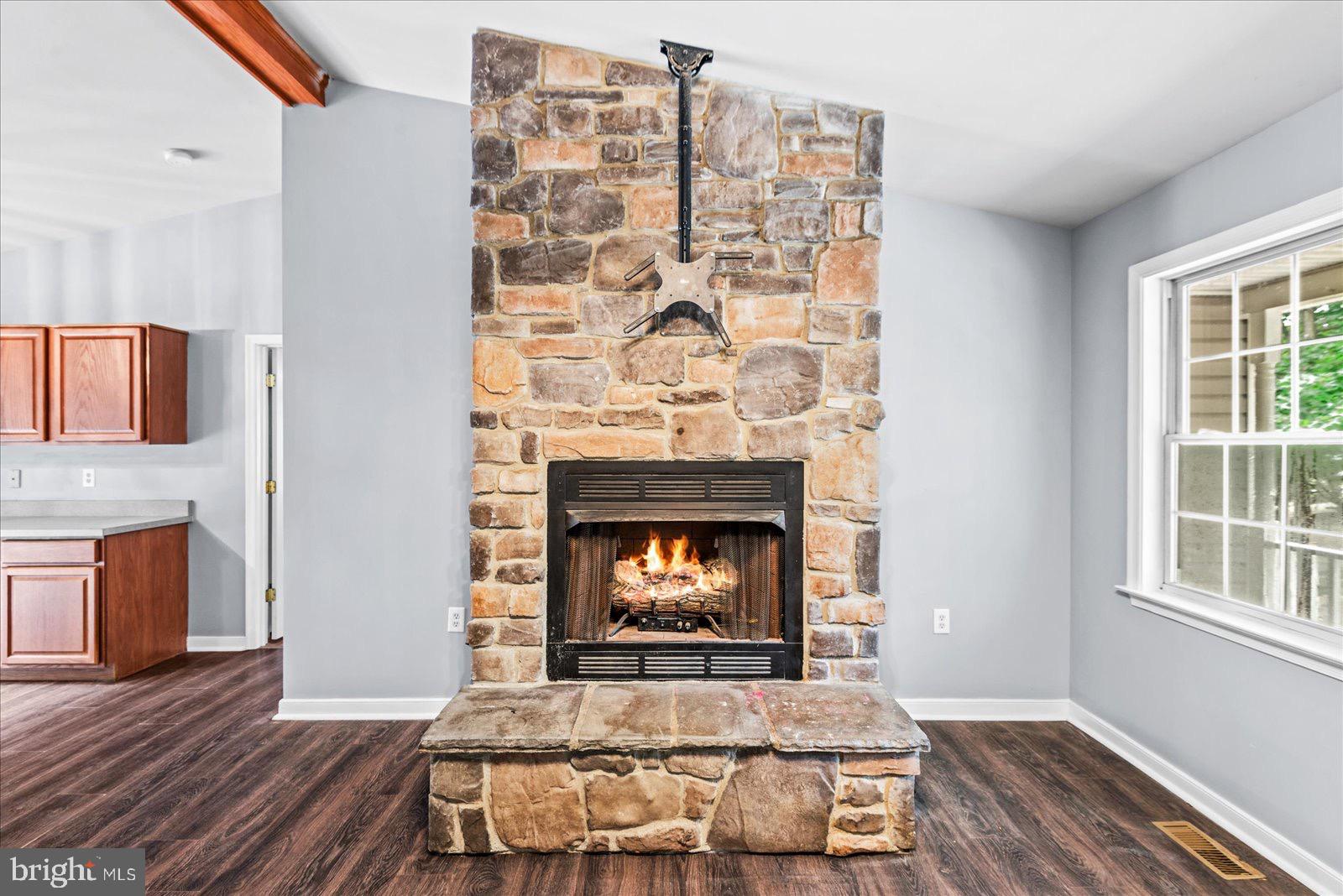 STRATFORD HALL - Residential