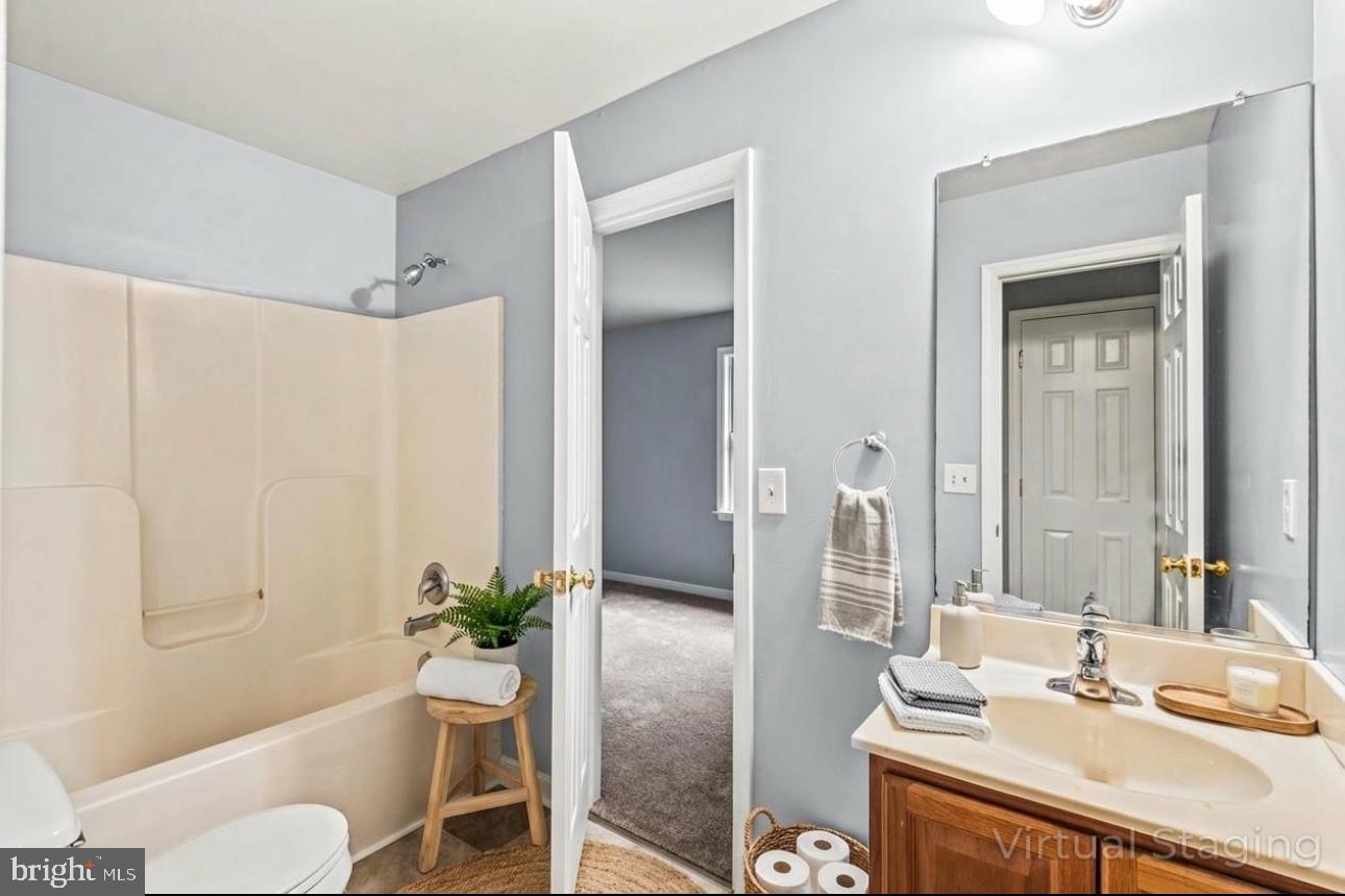 STRATFORD HALL - Residential