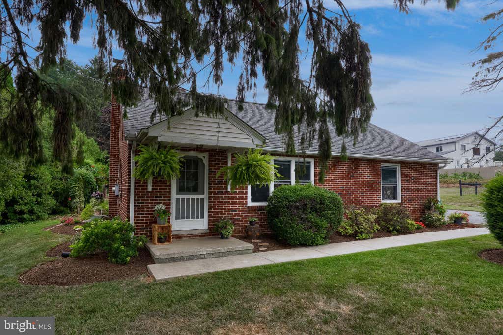 Photo of 1646 White Oak Road, STRASBURG, PA 17579 (MLS # PALA2091980)