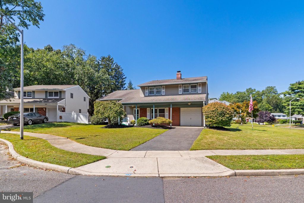 Photo of 1606 Gordon Road, BURLINGTON, NJ 08016 (MLS # NJBL2097210)
