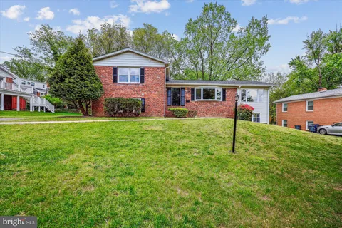10711 Huntwood Drive, Silver Spring, MD MLS: MDMC2178852