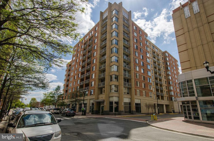 Trendy Clarendon neighborhood, hardwood flrs open flr plan & lg windows.Gourmet kitchen w/generous cabinet space.Master bedroom w/2 built in closets. Freshly painted & new carpet in bedrooms.Spacious 2nd bedroom w/2 closets.Garage parking.Rooftop pool, front desk, gym,walk to retail & restaurants.2 blocks to metro NO MOVE IN FEE, 1 FREE MONTH W/18+ MONTH LEASE