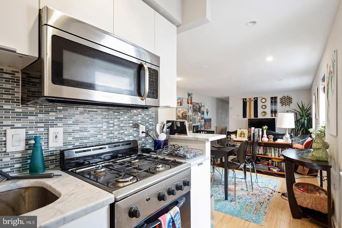 Live on a wonderful tree-lined street that truly lives up to it's name - this beautiful Green Street residence is the condo you've been waiting for. Large open floor plan unit features 2 bedrooms, a modern kitchen with stainless steel appliances and granite counter tops, and a full bathroom. Plenty of windows allow the unit to be flooded ample natural light throughout the day, and the city views at night will not disappoint. Unit is conveniently nestled on a quiet street, yet is only steps away from the Art Museum area that features parks, restaurants, bars, public transportation options, and convenient access to Fairmount Ave and Kelly Drive. Schedule an appointment to see home today - won't last long!