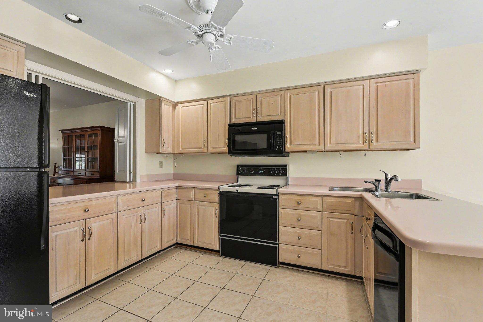 CAMBRIDGE COMMONS - Residential