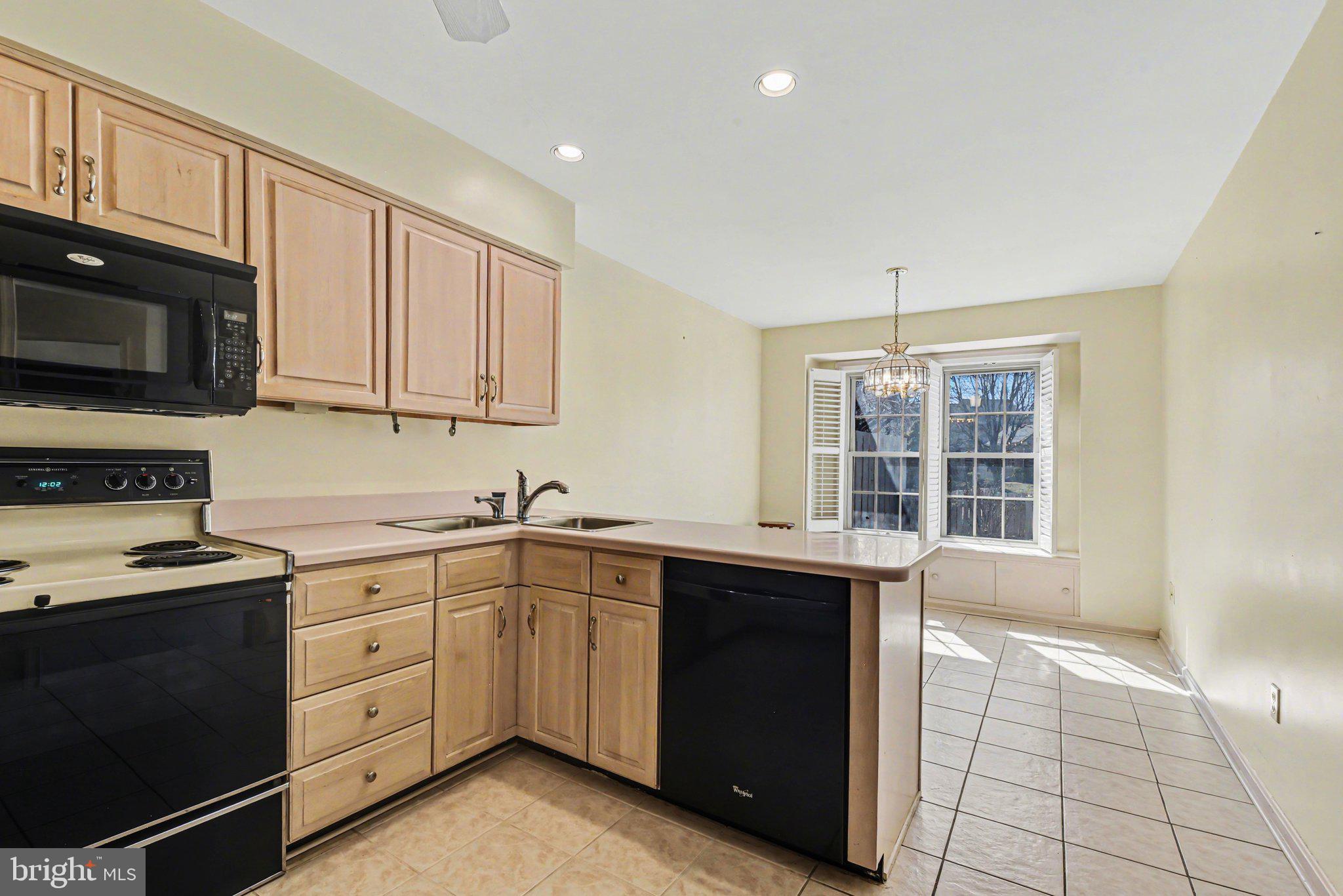 CAMBRIDGE COMMONS - Residential