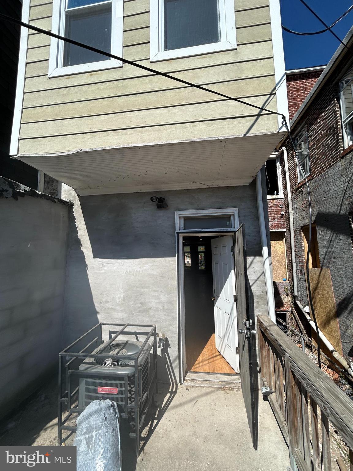 BROADWAY EAST - Residential