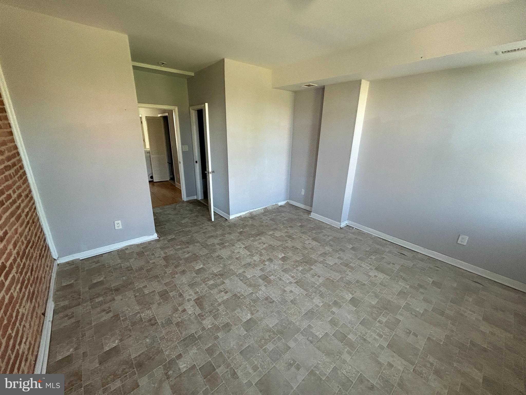 BROADWAY EAST - Residential