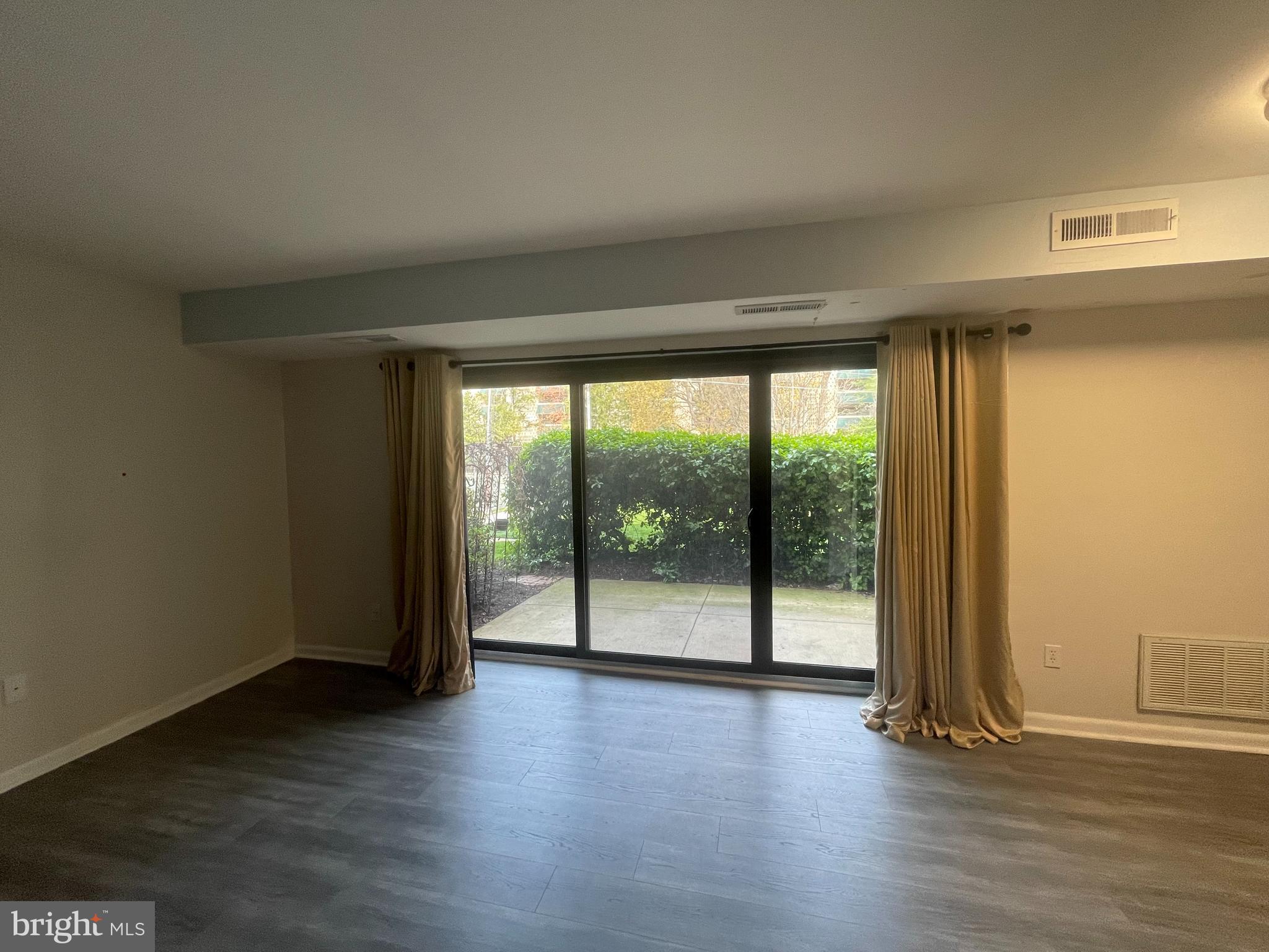 LAFAYETTE PARK CONDOMINIUM - Residential