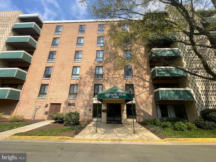 Spacious  3 Bedrooms and 2 full Bathooms entry-level Condo.
Nicely updated unit , waterproof LVP flooring throughot , kitchen appliance and cabinets. Nice size patio  surrounded by trees. Community features an outdoor pool, clubhouse/community room, basketball and tennis courts, secure entries, and reserved parking. The laundry room is just steps from the unit .
Condo fee includes ALL utilities!