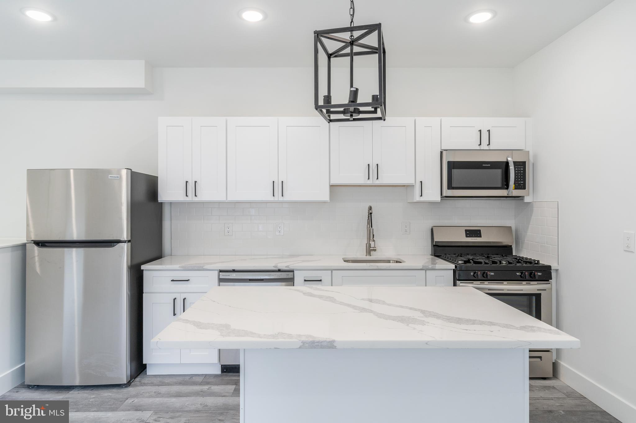 BELMONT - Commercial Sale