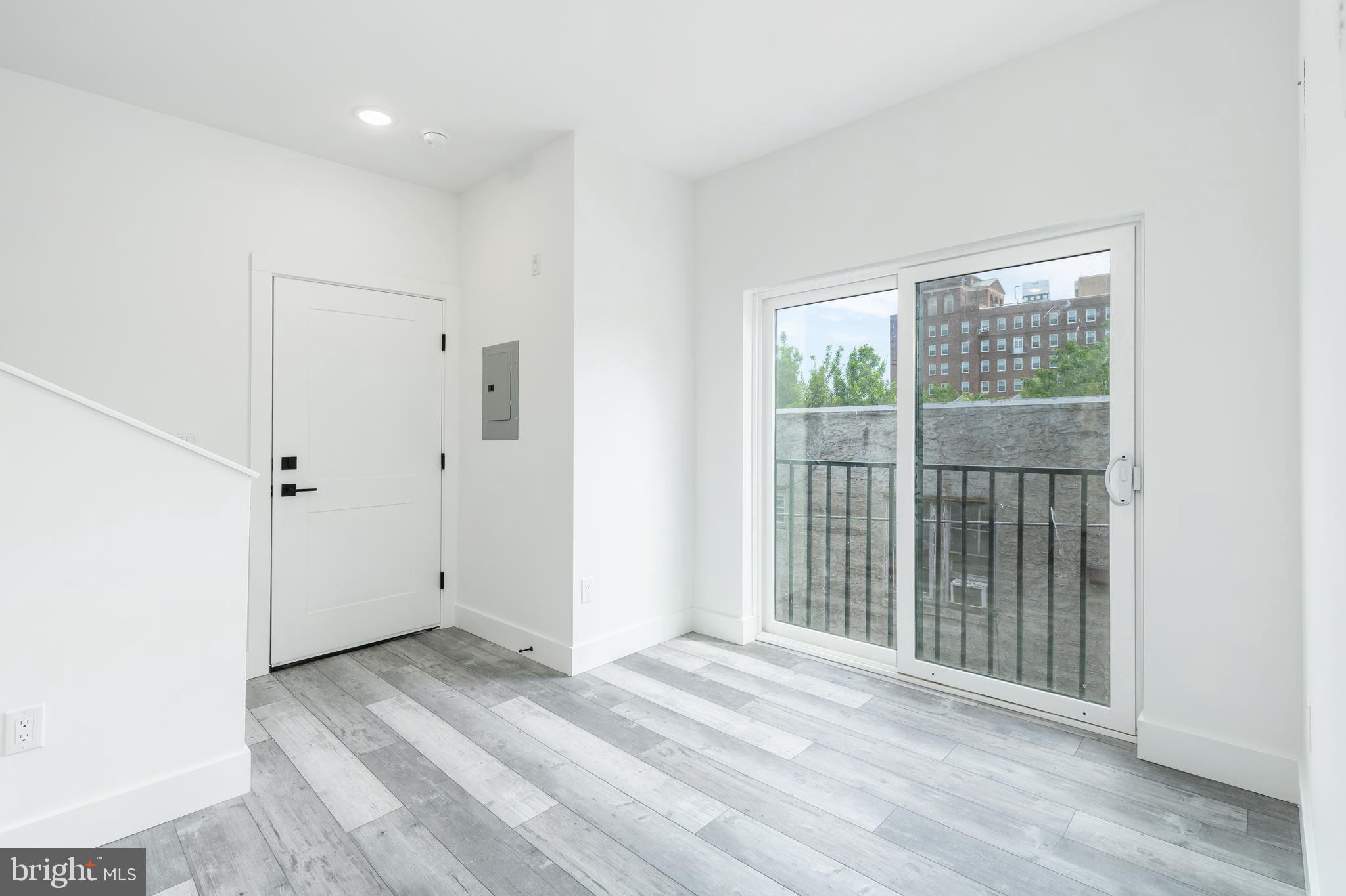 BELMONT - Commercial Sale