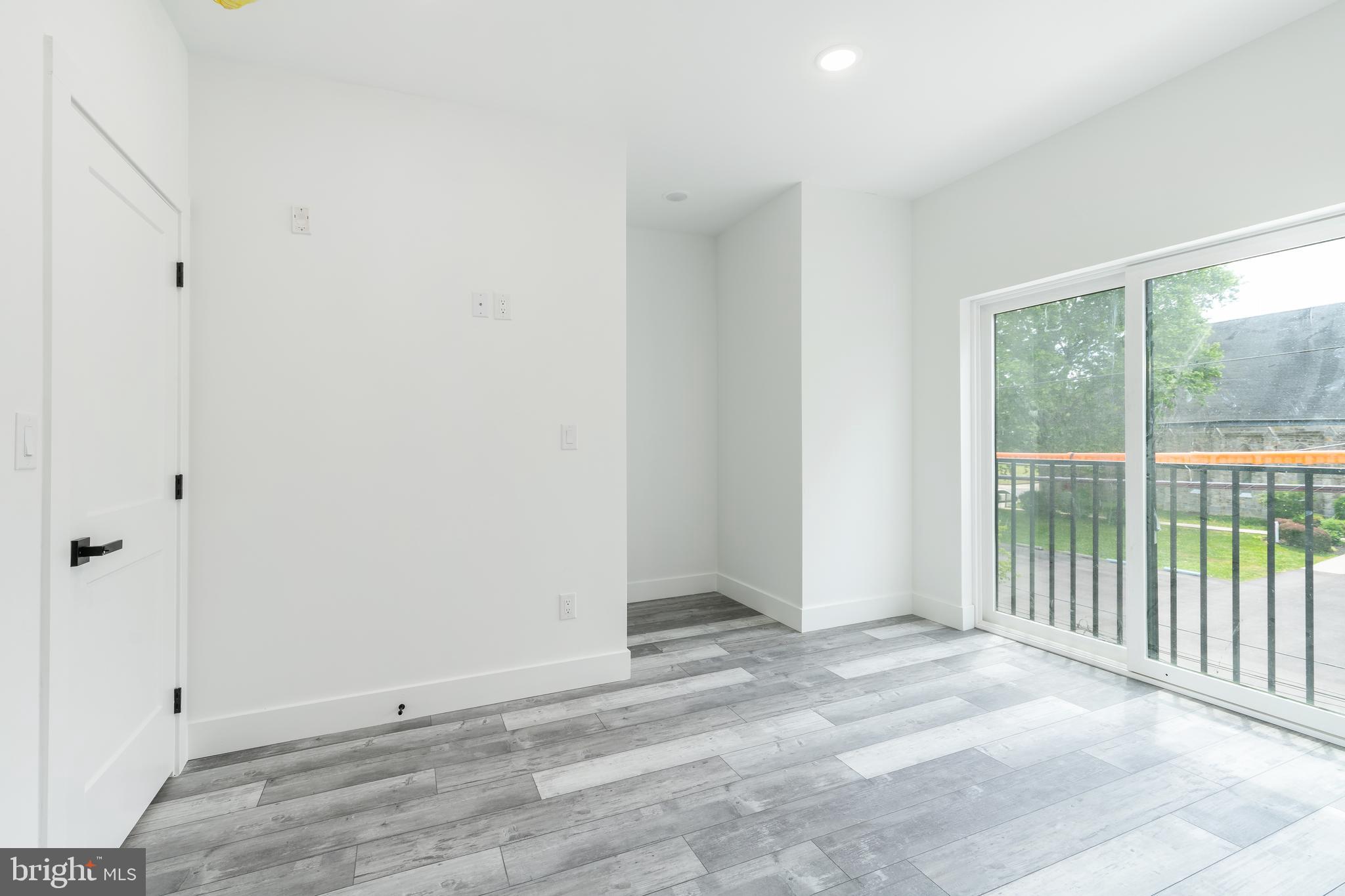 BELMONT - Commercial Sale