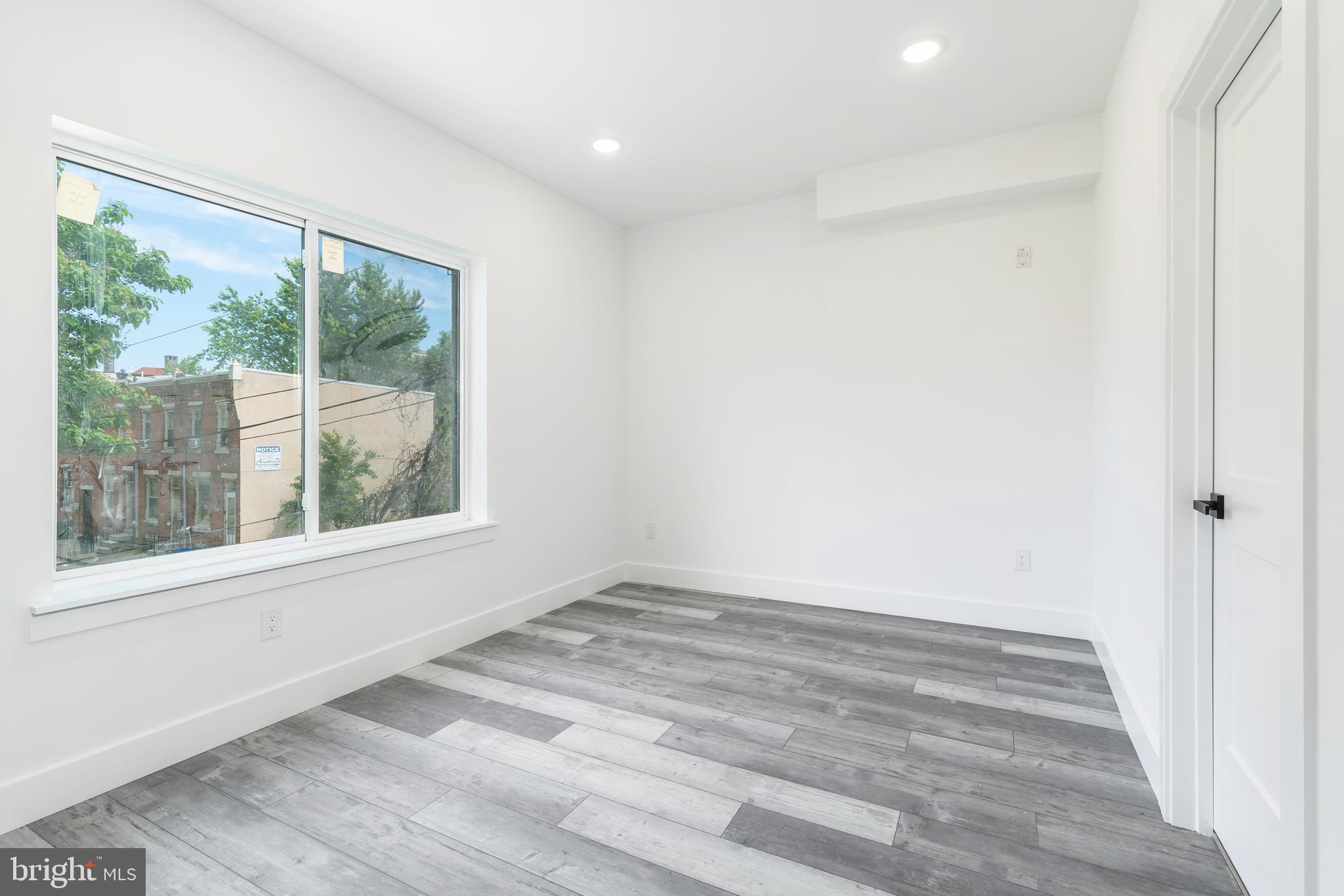 BELMONT - Commercial Sale