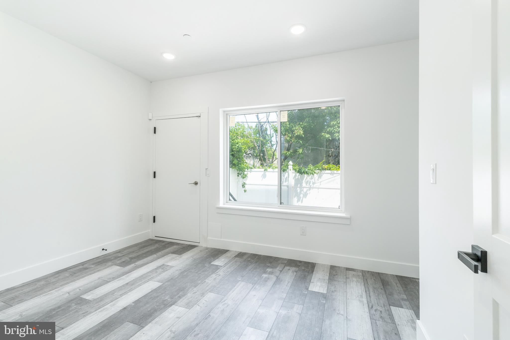 BELMONT - Commercial Sale