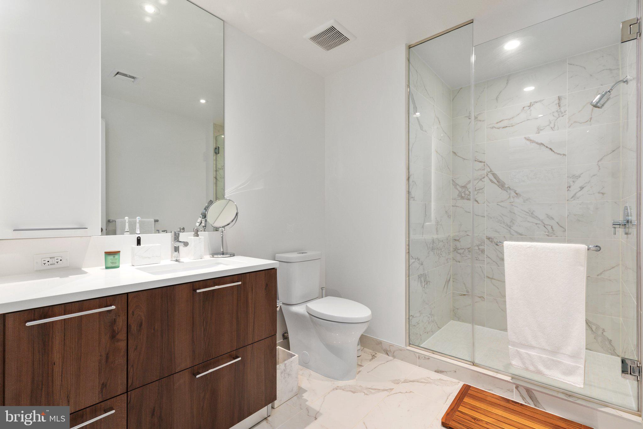 THE VERSE CONDO - Residential