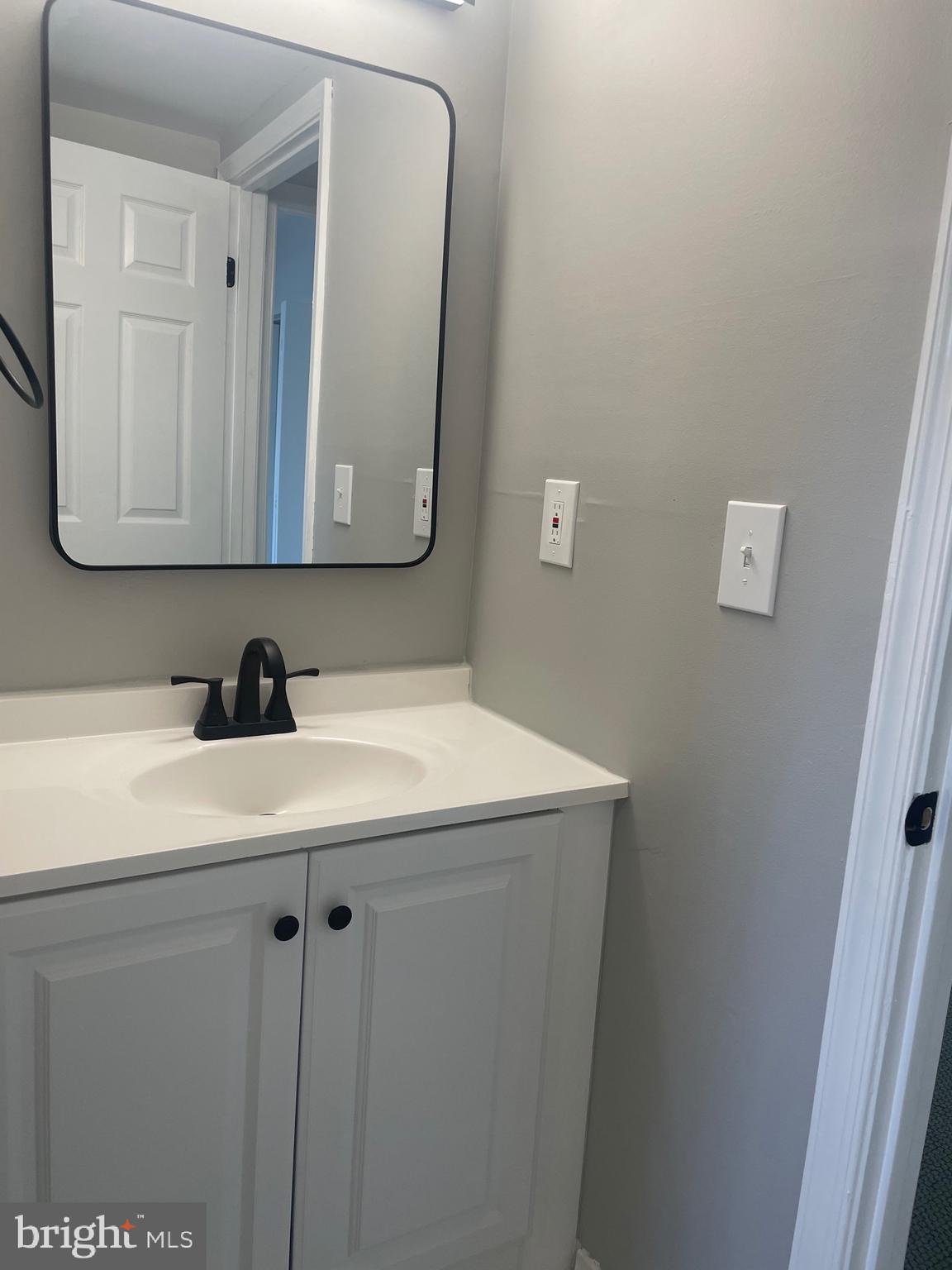 SOUTH HAMPTON - Residential