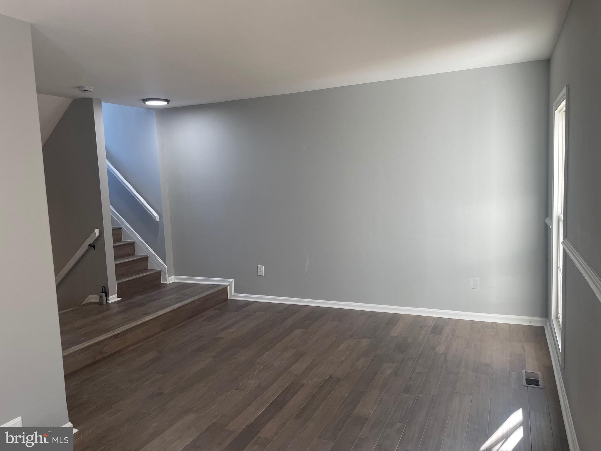 SOUTH HAMPTON - Residential