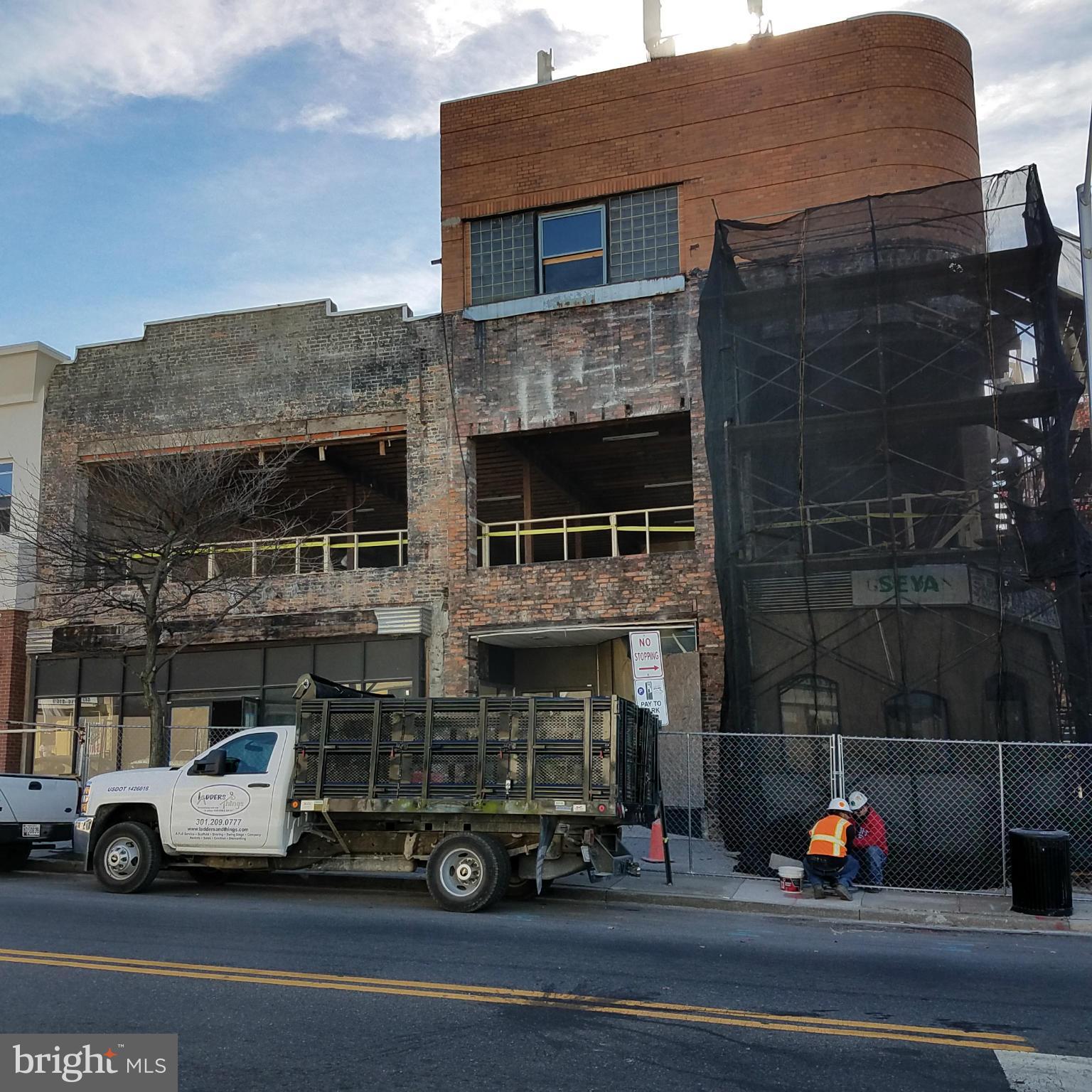 HIGHLANDTOWN - Commercial Sale