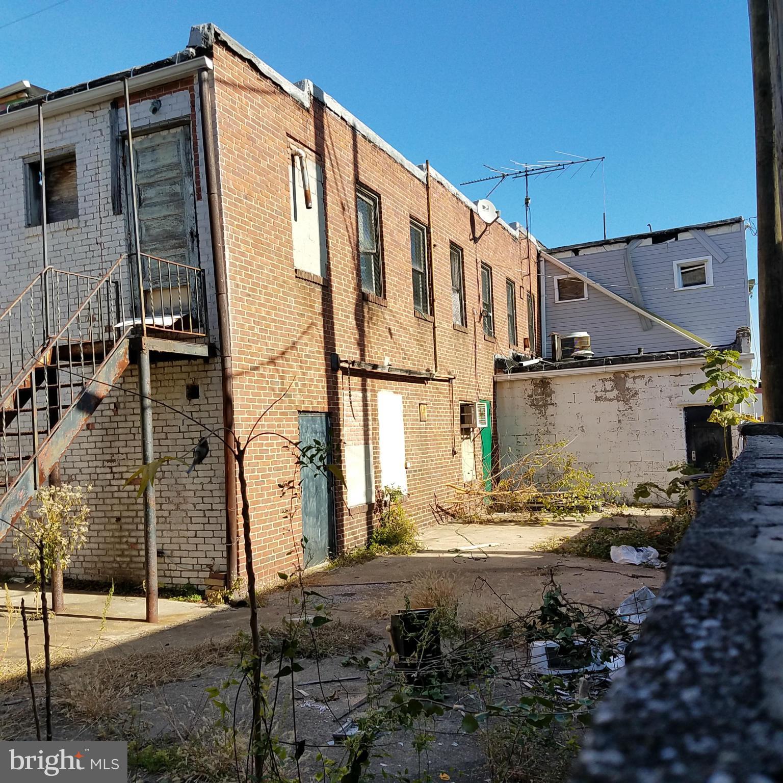 HIGHLANDTOWN - Commercial Sale